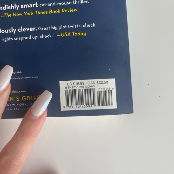 The Wife Between Us - Book by Greer Hendricks - Picture 5 of 5